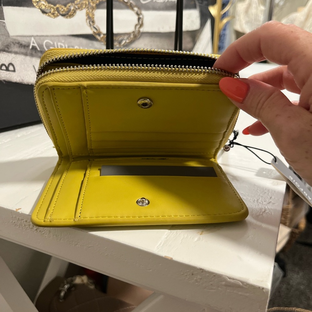 wallet - Picture 5 of 5